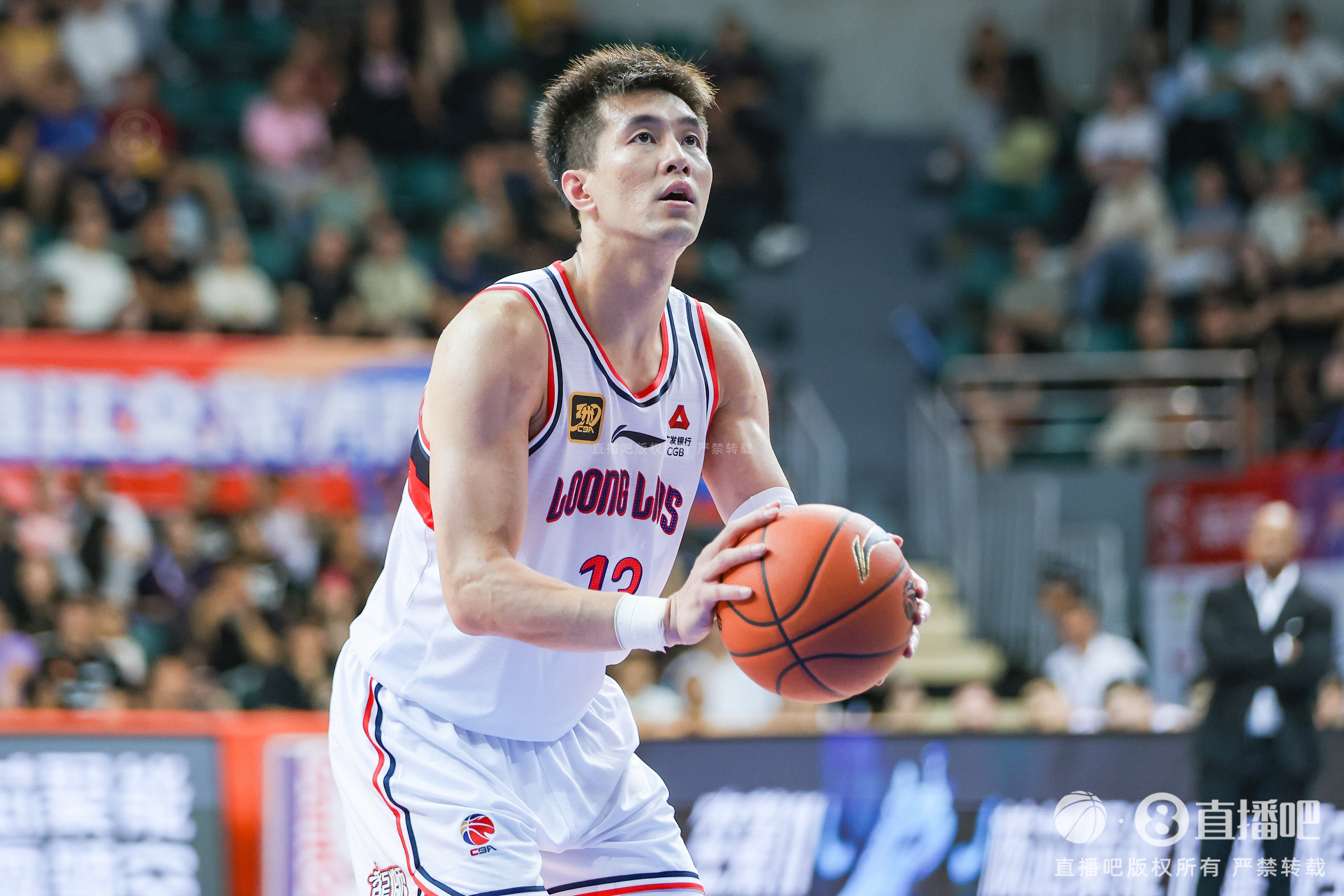 懒熊：郭艾伦合同剩1年预计留队 广州外援预算增加继续冲击季后赛