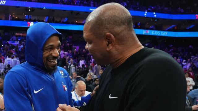 里弗斯重回费城感受满场嘘声，字母哥公开声援主帅