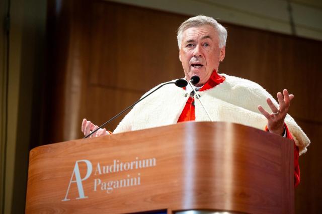 乐鱼体育官网-安帅拿学位被校长宣布执教巴西，劳尔、龙哥谁上位？